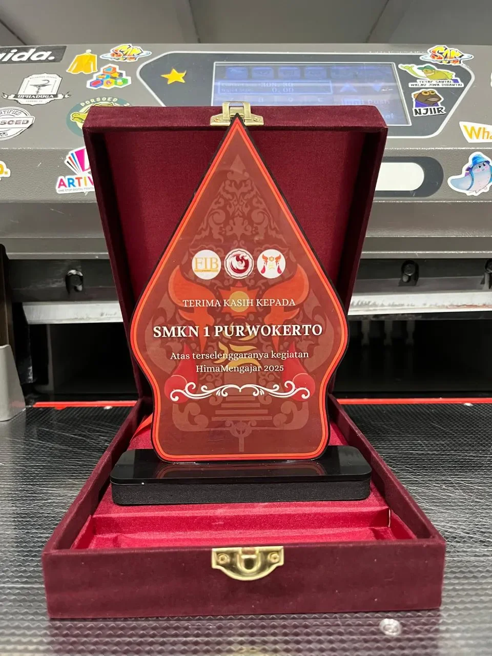 Plakat dan Trophy